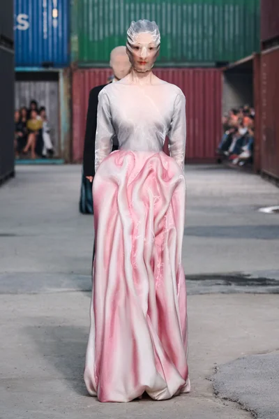 Look 3